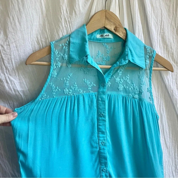 The Arte by Zenana Cerulean Blue Floral Lace Back Button Up Collared Tank, S - Picture 14 of 14